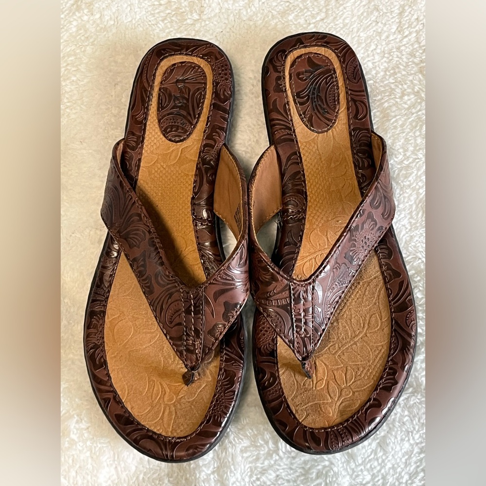 b.o.c. Brown Embossed Sandals Faux Leather Size 10M  Flip Flops